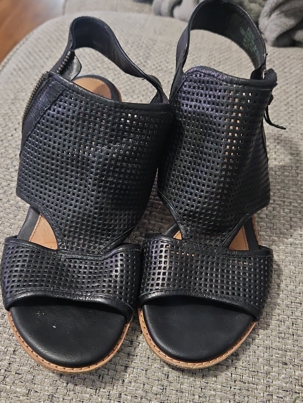 Sofft Women's Black Perforated Slingback Sandals